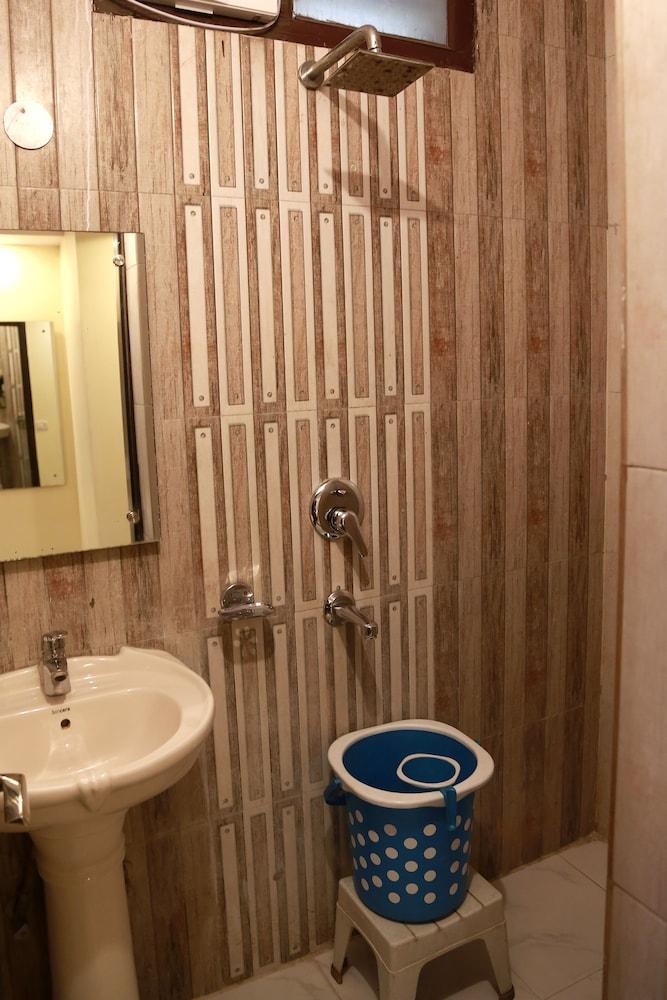 Hotel Shivam International - A Well Hygiene Property All Staff Vaccinated " Нью-Дели Экстерьер фото