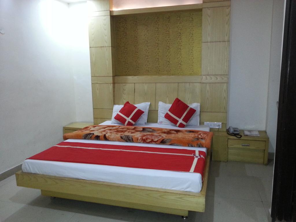 Hotel Shivam International - A Well Hygiene Property All Staff Vaccinated " Нью-Дели Экстерьер фото