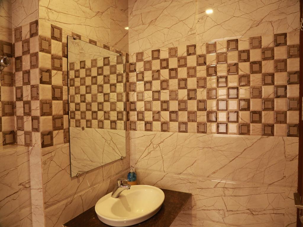 Hotel Shivam International - A Well Hygiene Property All Staff Vaccinated " Нью-Дели Экстерьер фото