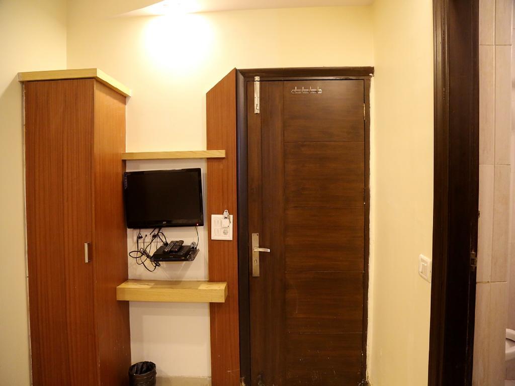 Hotel Shivam International - A Well Hygiene Property All Staff Vaccinated " Нью-Дели Экстерьер фото